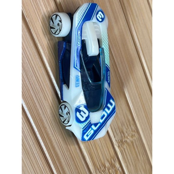 Hot Wheels Die Cast HW Warp Speeder Race Car in White & Blue number 3 - Picture 3 of 6